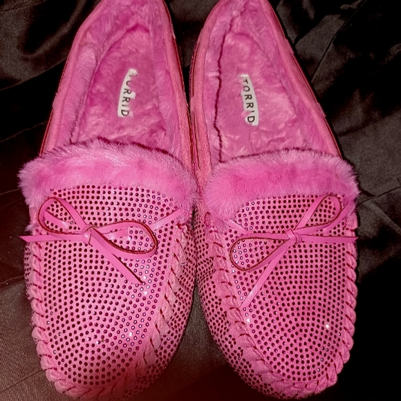 torrid Shoes - Torrid Pink Fuzzy Studded Moccasin Slippers Sz. 11ww (wide width)